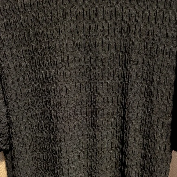 Chic Black Textured Midi Dress - Picture 4 of 8